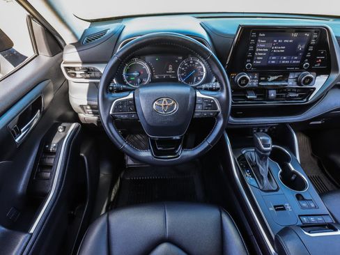 Used 2021 Toyota Highlander XLE image 29