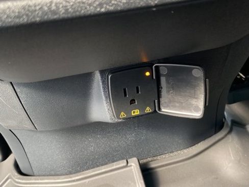 New 2025 Ford Expedition Active image 51