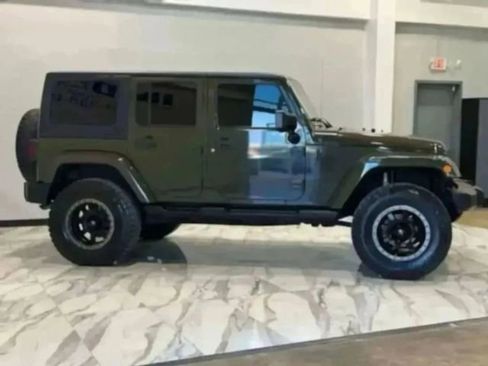 Used 2015 Jeep Wrangler Unlimited Sahara w/ Max Tow Package AWD/4WD image 25