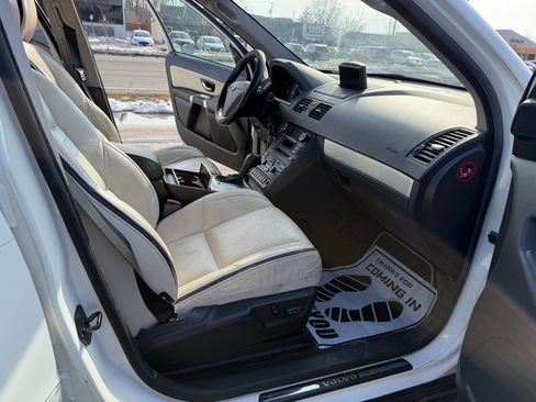 Used 2011 Volvo XC90 3.2 R-Design w/ Multimedia Pkg FWD image 22