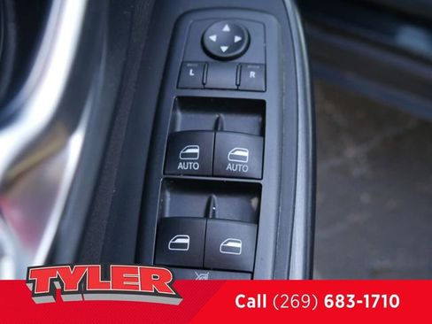 Used 2015 Jeep Cherokee Latitude w/ Cold Weather Group image 23