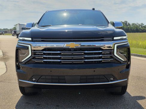 New 2025 Chevrolet Suburban Premier image 2