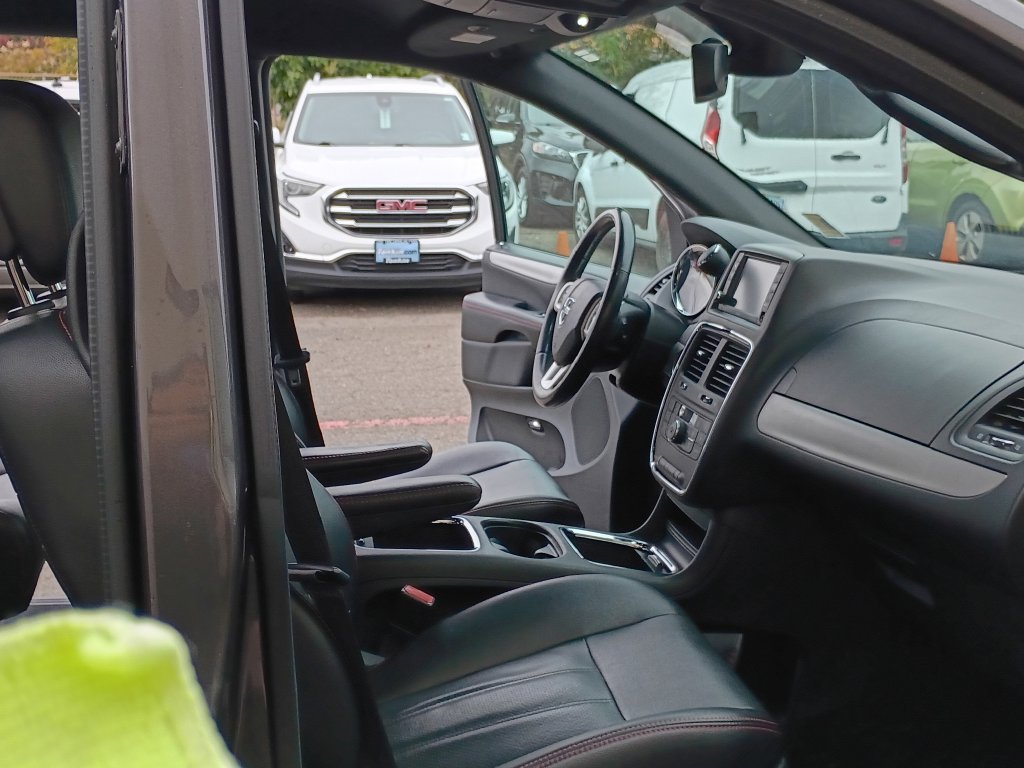 Used 2019 Dodge Grand Caravan GT FWD image 18