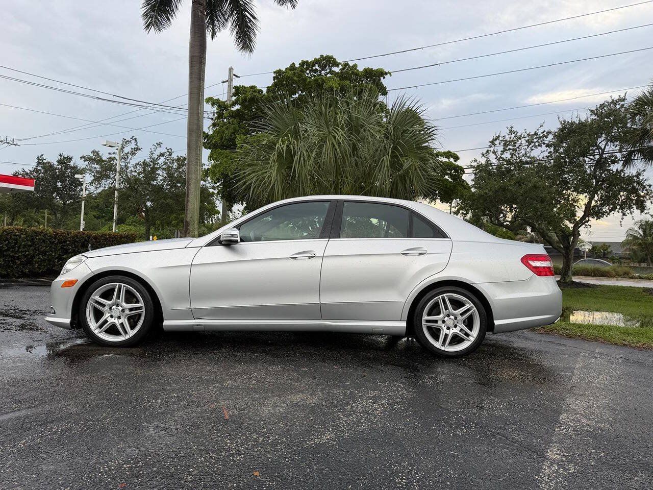 Used 2013 Mercedes-Benz E 350 4MATIC Sedan w/ Premium 2 Pkg image 2