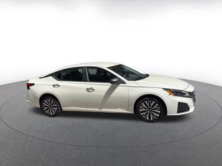 Used 2025 Nissan Altima 2.5 SV FWD video 2