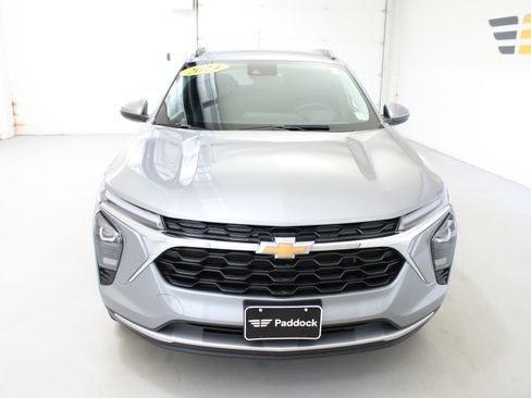 Used 2024 Chevrolet Trax LT w/ Driver Confidence Package FWD image 2