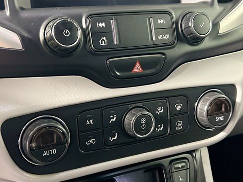 Used 2021 GMC Terrain SLE w/ Driver Convenience Package image 27