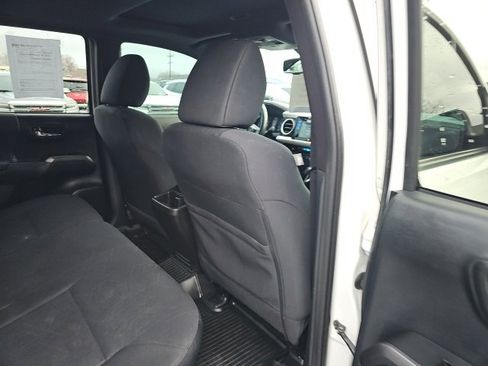 Used 2016 Toyota Tacoma TRD Sport image 11