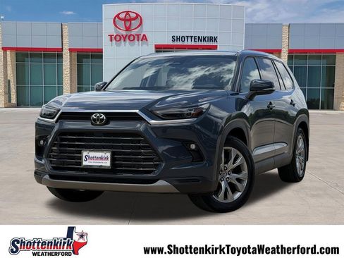Used 2025 Toyota Grand Highlander FWD image 1