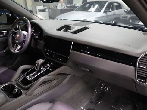 Used 2022 Porsche Cayenne Platinum Edition AWD/4WD image 25