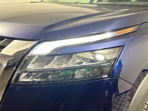 Used 2024 Nissan Pathfinder SV AWD/4WD image 12
