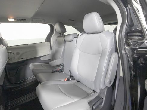 Used 2023 Toyota Sienna XLE image 13