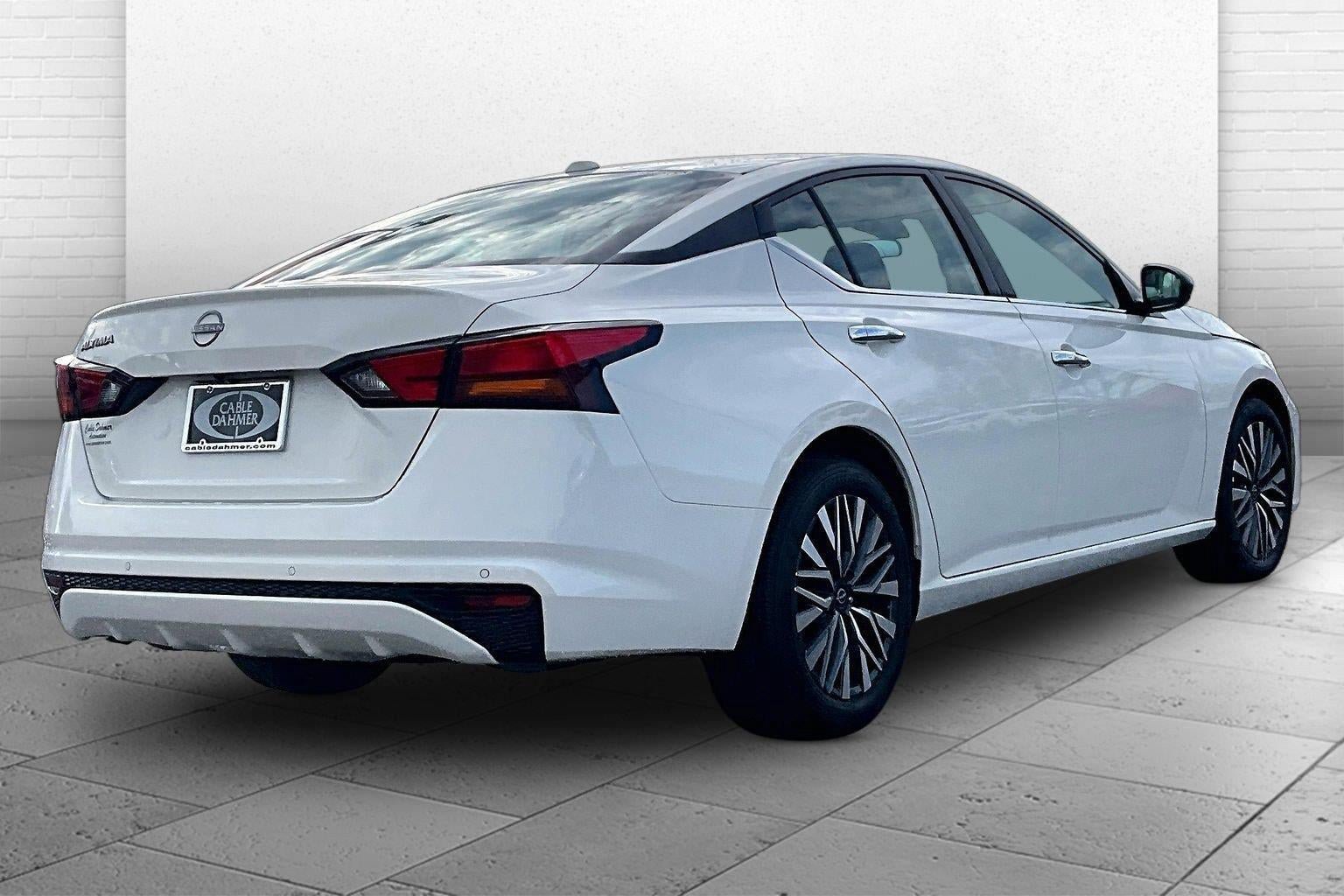 Used 2025 Nissan Altima 2.5 SV FWD image 14