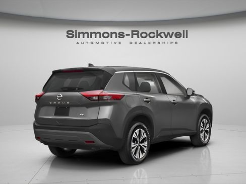 Used 2023 Nissan Rogue SV image 2