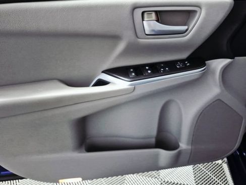 Used 2015 Toyota Camry SE FWD image 15