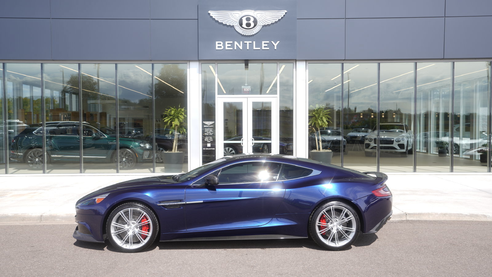 Used 2015 Aston Martin Vanquish Coupe RWD image 5