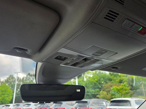 Certified 2022 Volkswagen Tiguan SE w/ Panoramic Sunroof Package FWD image 32