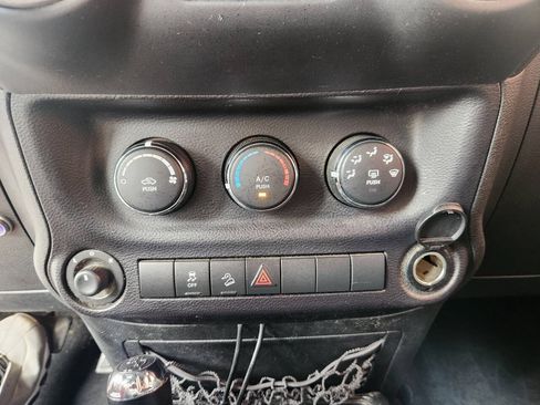Used 2015 Jeep Wrangler Unlimited Sport w/ Quick Order Package 24S AWD/4WD image 16
