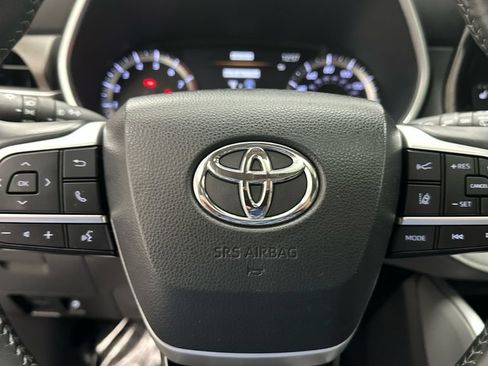 Certified 2024 Toyota Highlander XLE AWD/4WD image 16
