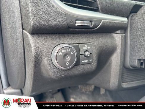 Used 2017 Chevrolet Traverse LT FWD image 17