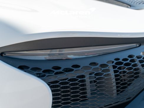Used 2023 McLaren Artura image 14