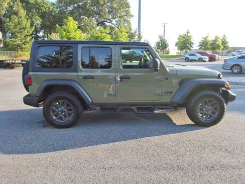 Used 2025 Jeep Wrangler Unlimited Sport AWD/4WD image 4