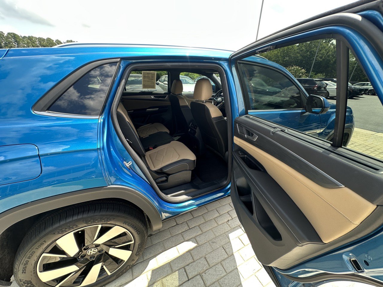 Used 2024 Volkswagen Atlas Cross Sport SE FWD image 23