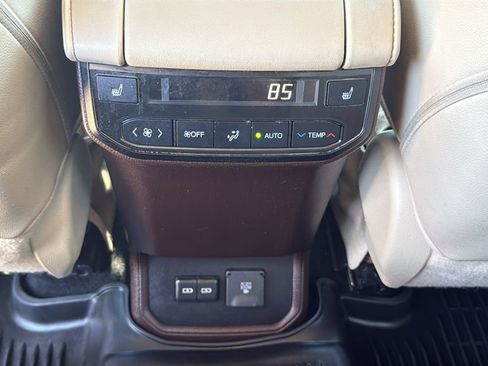 Used 2022 Toyota Highlander Platinum image 18