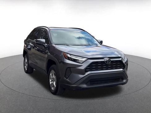 Used 2025 Toyota RAV4 XLE image 3