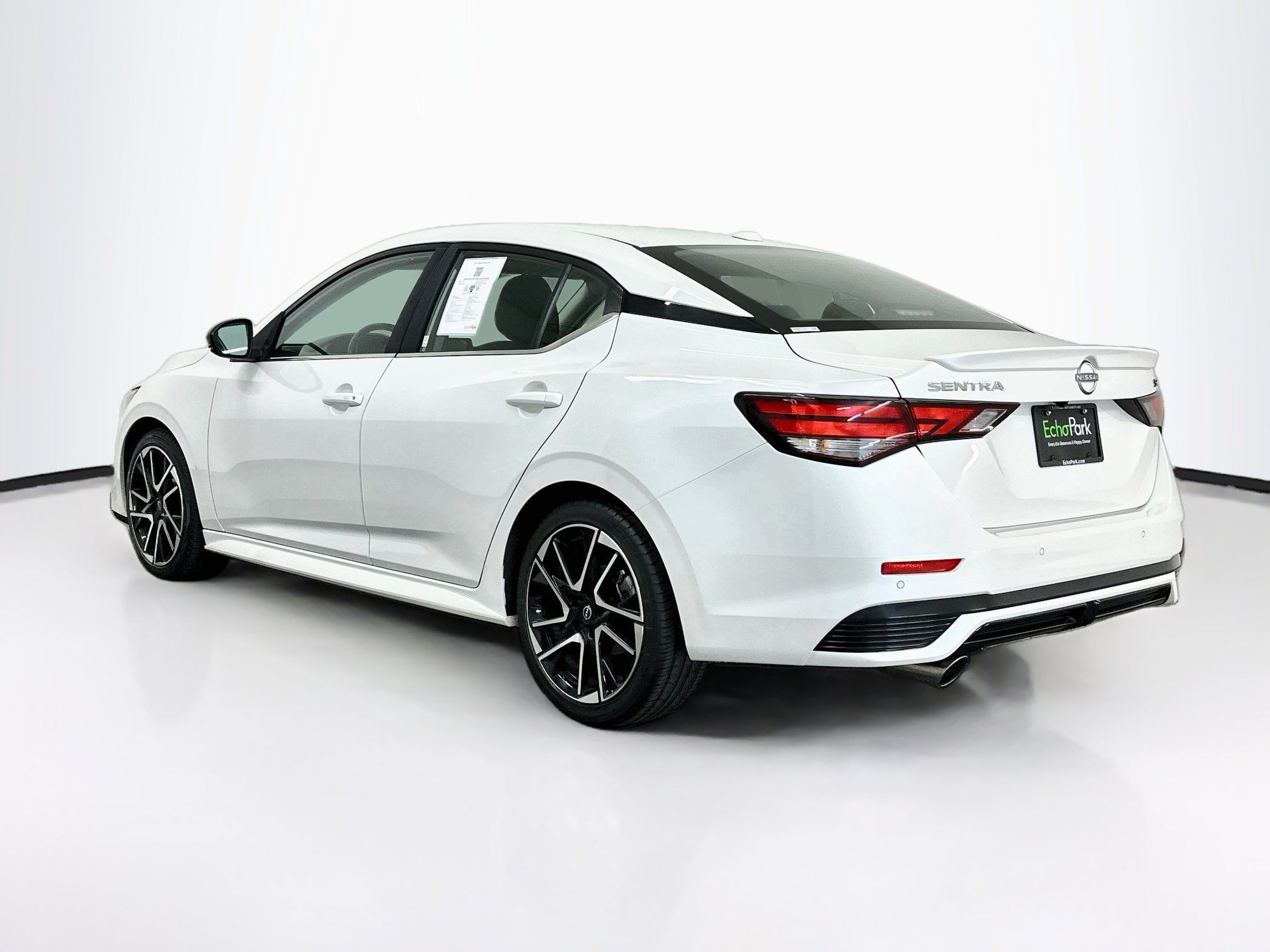 Used 2025 Nissan Sentra SR FWD image 5