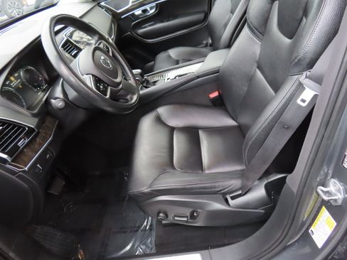 Used 2018 Volvo XC90 T6 Momentum w/ Convenience Package image 10