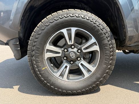 Certified 2017 Toyota Tacoma TRD Sport w/ Tow Package (A/T) AWD/4WD image 26