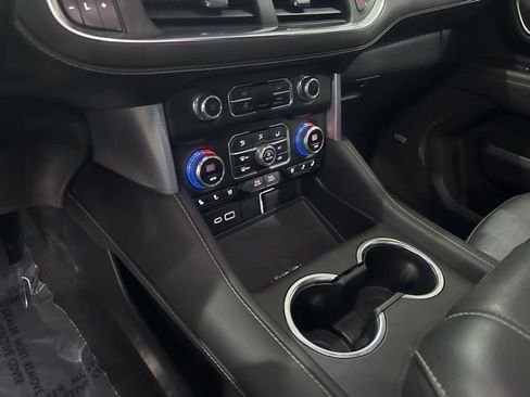 Used 2023 GMC Yukon XL SLT w/ SLT Premium Package image 15