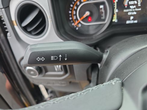Used 2025 Jeep Wrangler Willys AWD/4WD image 20