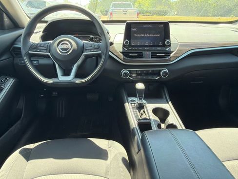 Used 2025 Nissan Altima 2.5 SV FWD image 22
