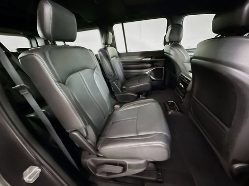 Used 2023 Jeep Wagoneer Series II w/ Premium Group I AWD/4WD image 29
