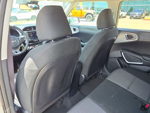 Used 2023 Kia Soul LX w/ LX Technology Package FWD image 14