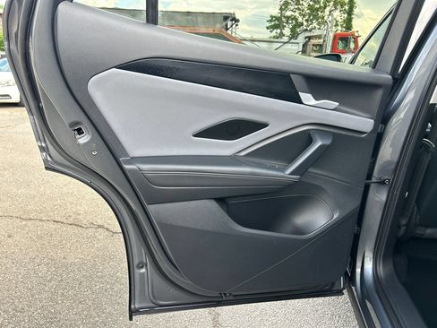 Used 2025 Volkswagen Tiguan SE w/ Panoramic Sunroof Package AWD/4WD image 19