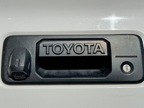 Used 2018 Toyota Tacoma TRD Off-Road image 15