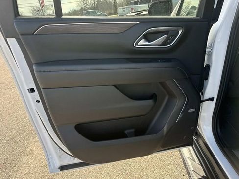 Used 2024 Chevrolet Suburban LT image 15