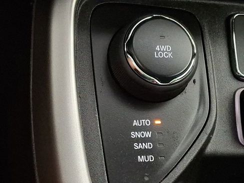 Used 2020 Jeep Compass Latitude w/ Cold Weather Group AWD/4WD image 28