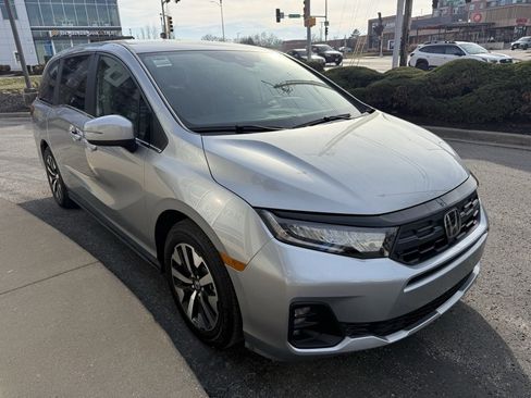 Used 2026 Honda Odyssey EX-L image 4
