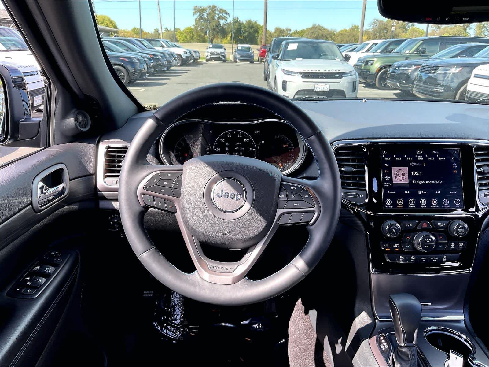 Used 2019 Jeep Grand Cherokee Laredo AWD/4WD image 8