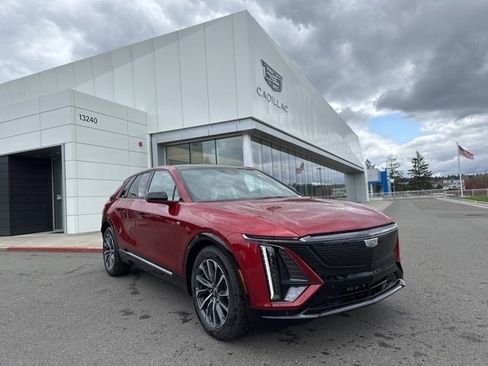 New 2025 Cadillac Lyriq Sport image 9