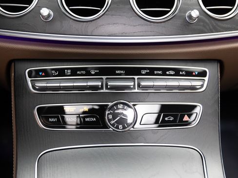 Used 2018 Mercedes-Benz E 300 4MATIC w/ Premium 1 Package image 92