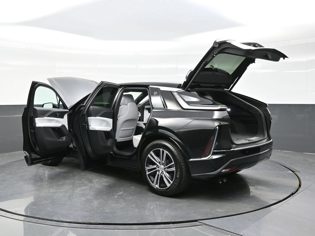 Certified 2025 Cadillac Lyriq Luxury AWD/4WD image 46