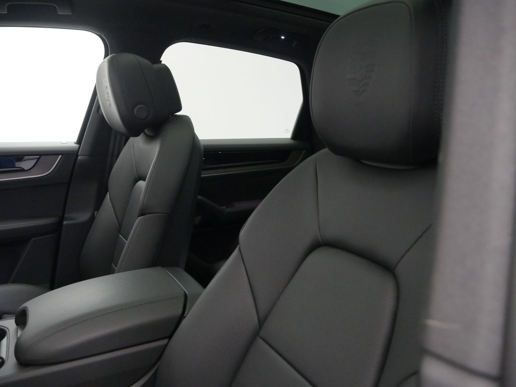 Certified 2026 Porsche Cayenne AWD/4WD image 20