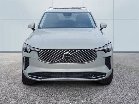 Certified 2025 Volvo XC90 B6 Plus image 2