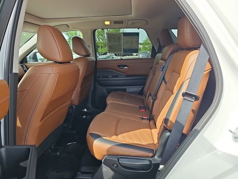 Used 2023 Nissan Pathfinder Platinum w/ Cargo Package AWD/4WD image 20