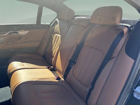 Used 2021 BMW 750i xDrive w/ Luxury Rear Seating Package image 29